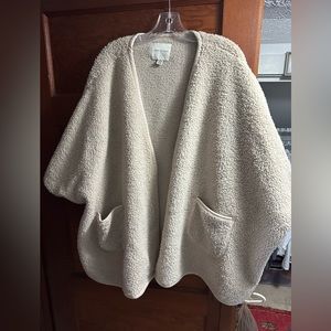 American Eagle AE Sherpa Wrap One Size